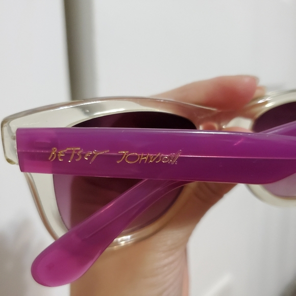 Betsey Johnson Sunglasses - Picture 3 of 7